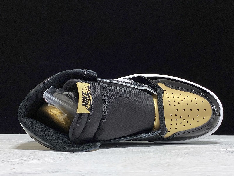 Air Jordan 1 CRIMSON TINT